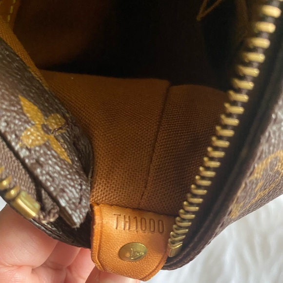 Louis Vuitton Monogram Cabas Messo - Picture 12 of 16